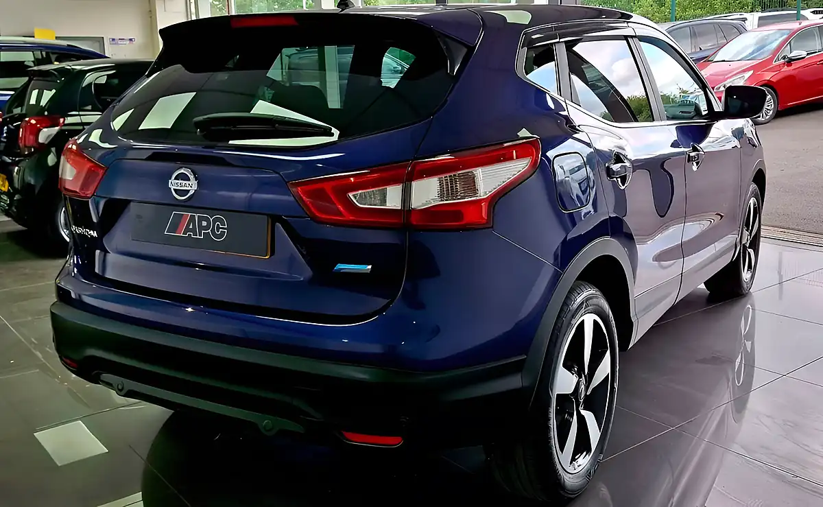 Used 2016 Nissan Qashqai N-Connecta Blue - Interior and Exterior details 5