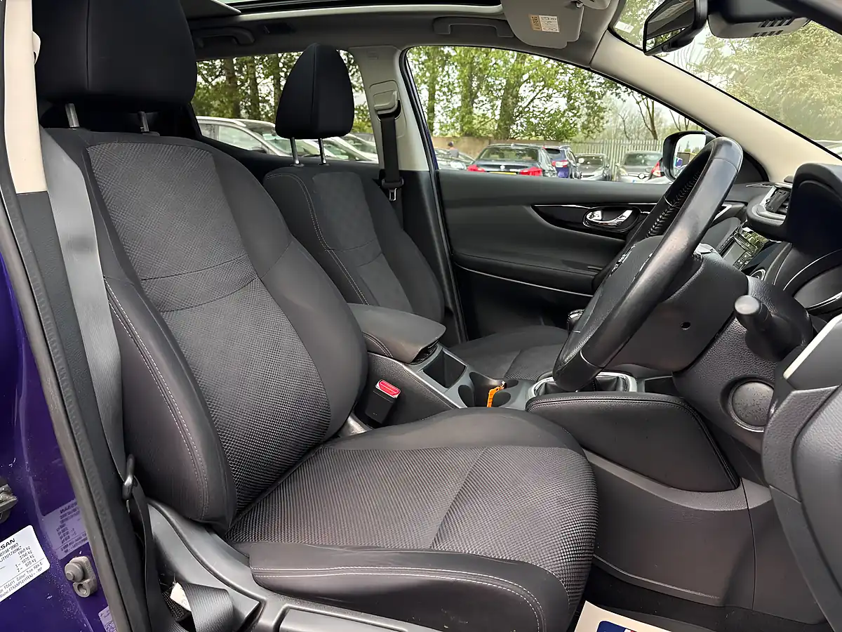 Used 2016 Nissan Qashqai N-Connecta Blue - Interior and Exterior details 10