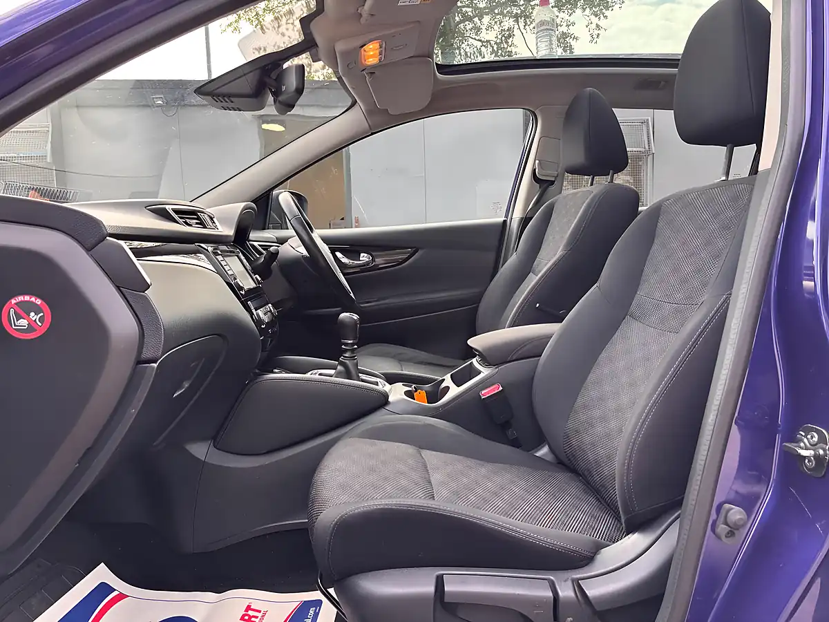Used 2016 Nissan Qashqai N-Connecta Blue - Interior and Exterior details 11