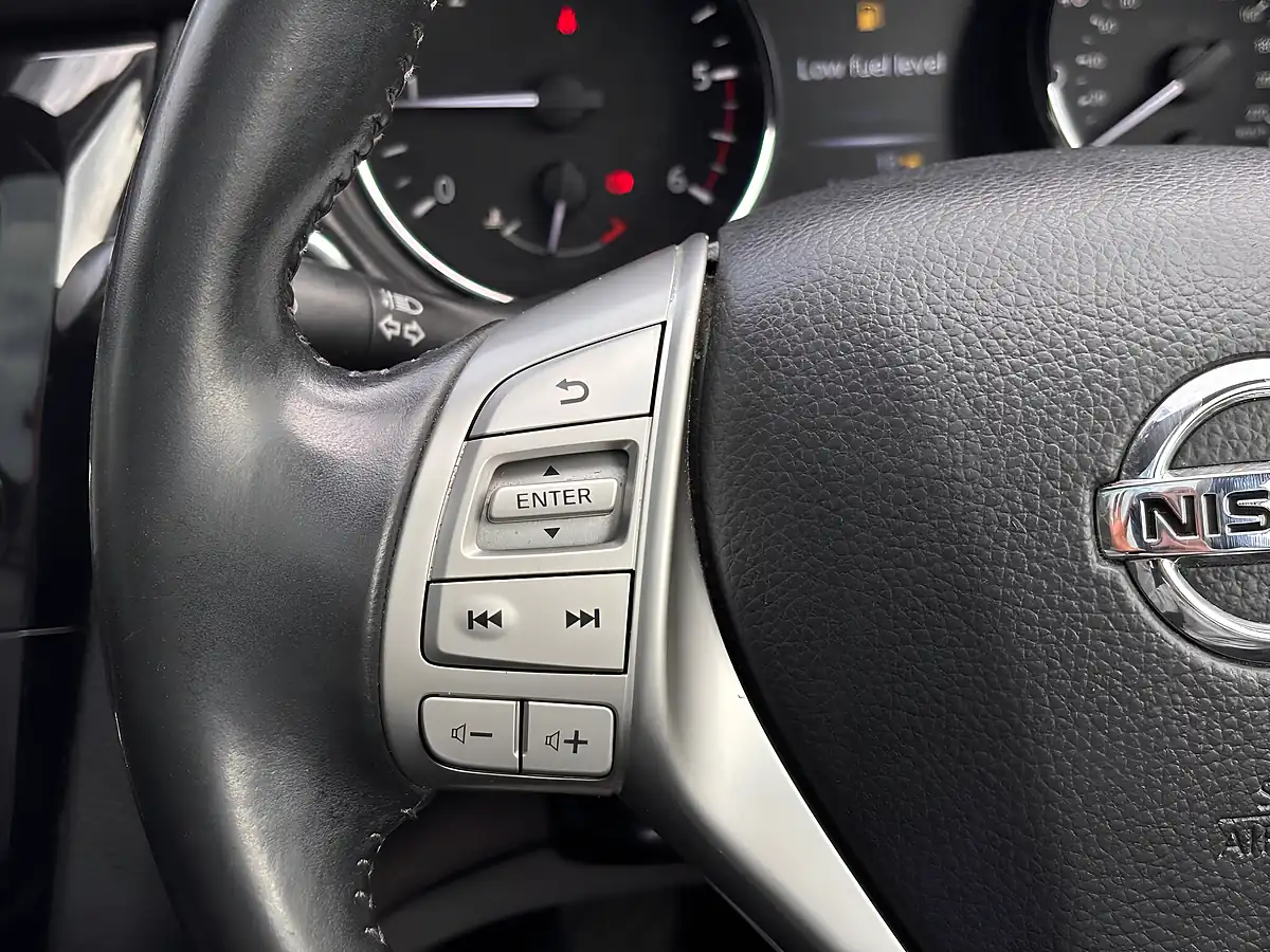 Used 2016 Nissan Qashqai N-Connecta Blue - Interior and Exterior details 16