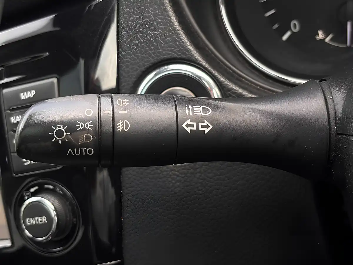 Used 2016 Nissan Qashqai N-Connecta Blue - Interior and Exterior details 17