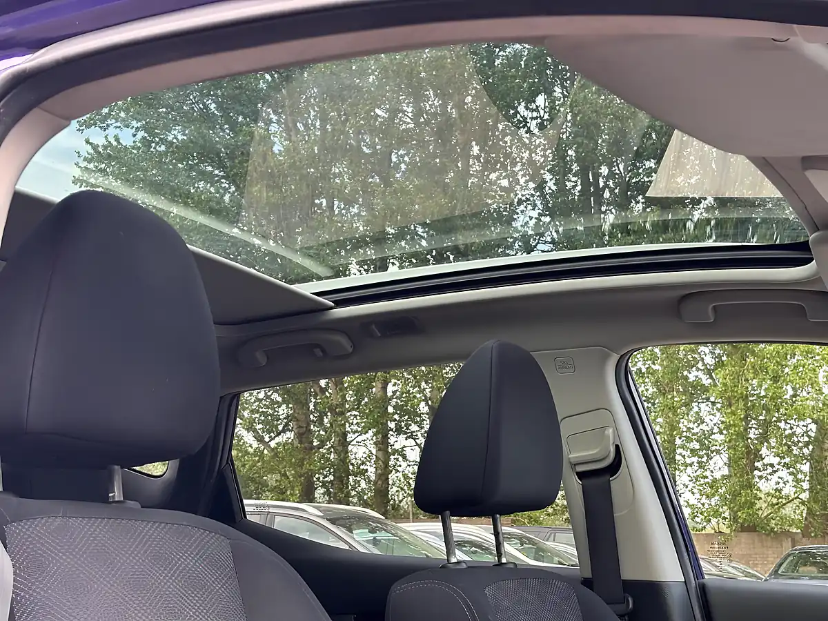 Used 2016 Nissan Qashqai N-Connecta Blue - Interior and Exterior details 18