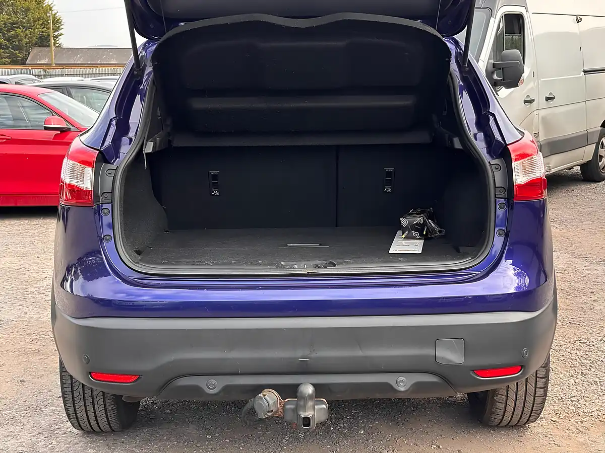 Used 2016 Nissan Qashqai N-Connecta Blue - Interior and Exterior details 20