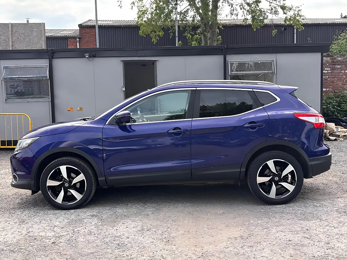 Used 2016 Nissan Qashqai N-Connecta Blue - Interior and Exterior details 4