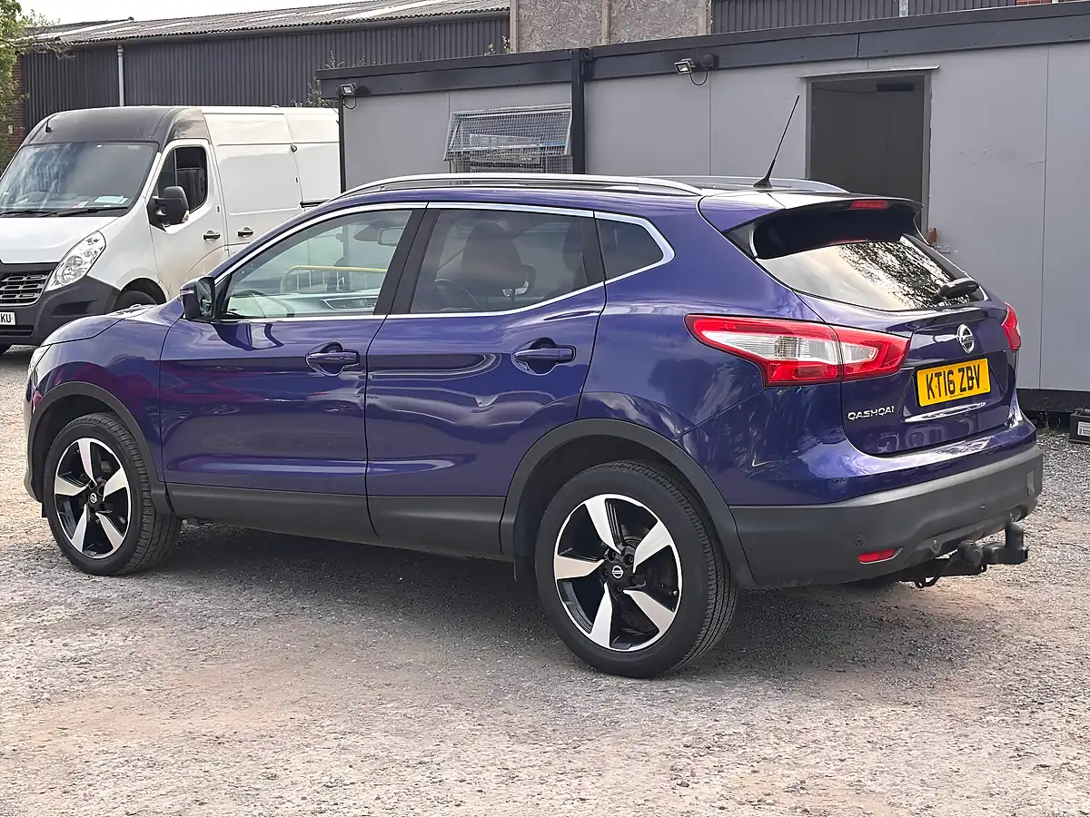 Used 2016 Nissan Qashqai N-Connecta Blue - Interior and Exterior details 5
