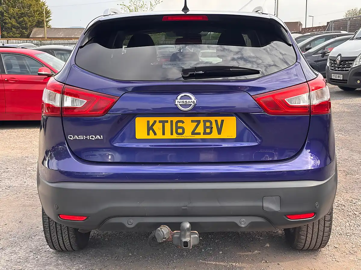 Used 2016 Nissan Qashqai N-Connecta Blue - Interior and Exterior details 6