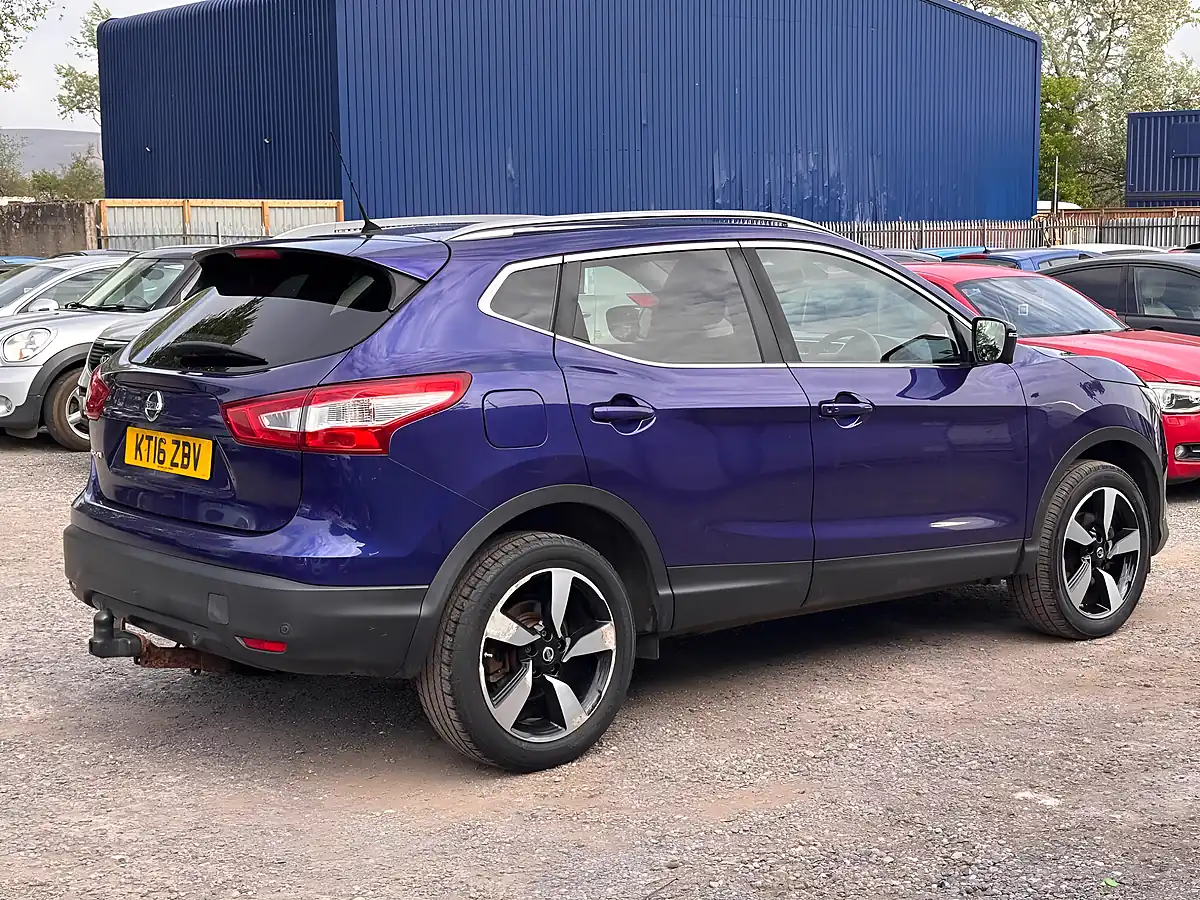 Used 2016 Nissan Qashqai N-Connecta Blue - Interior and Exterior details 7