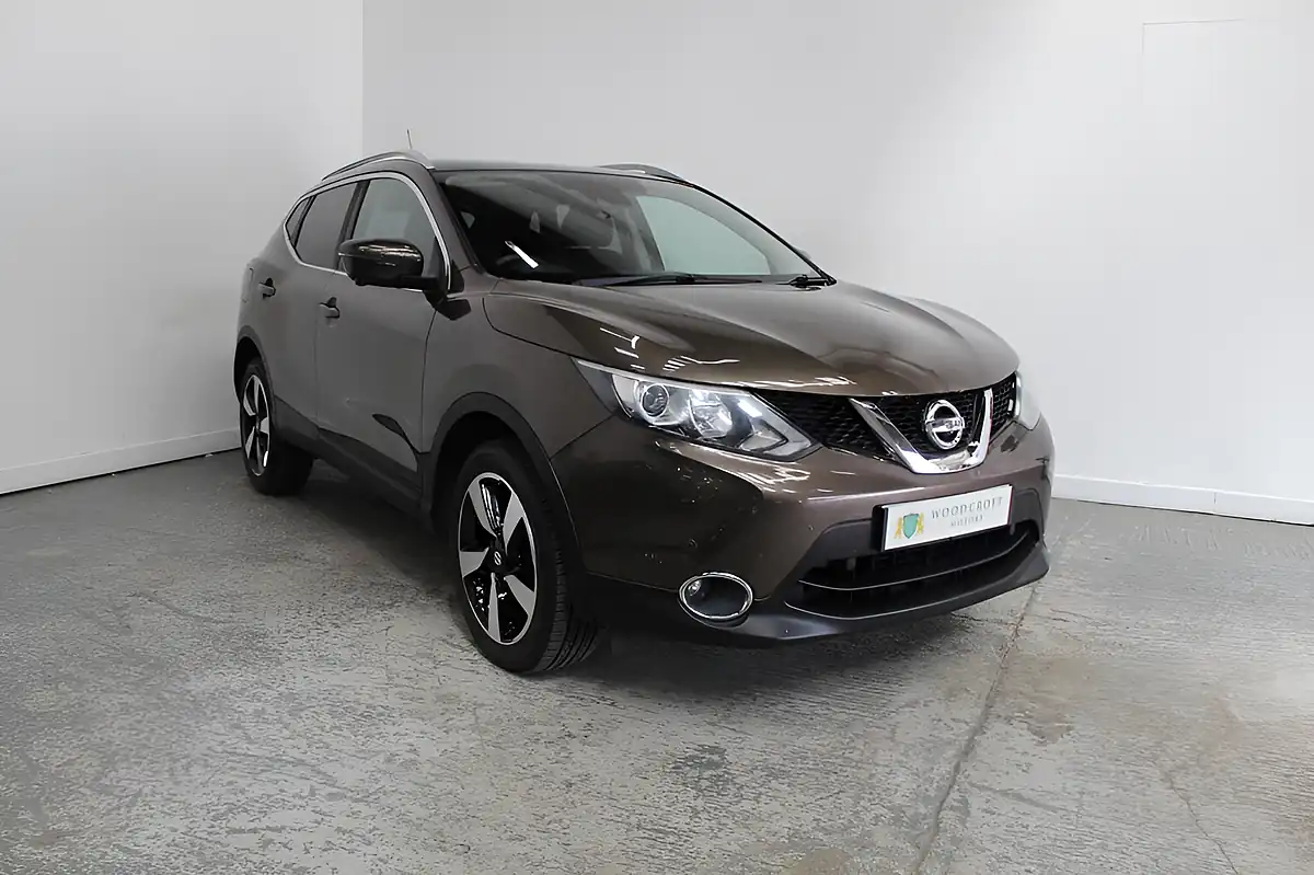Used 2016 Nissan Qashqai N-Connecta Bronze - Front View