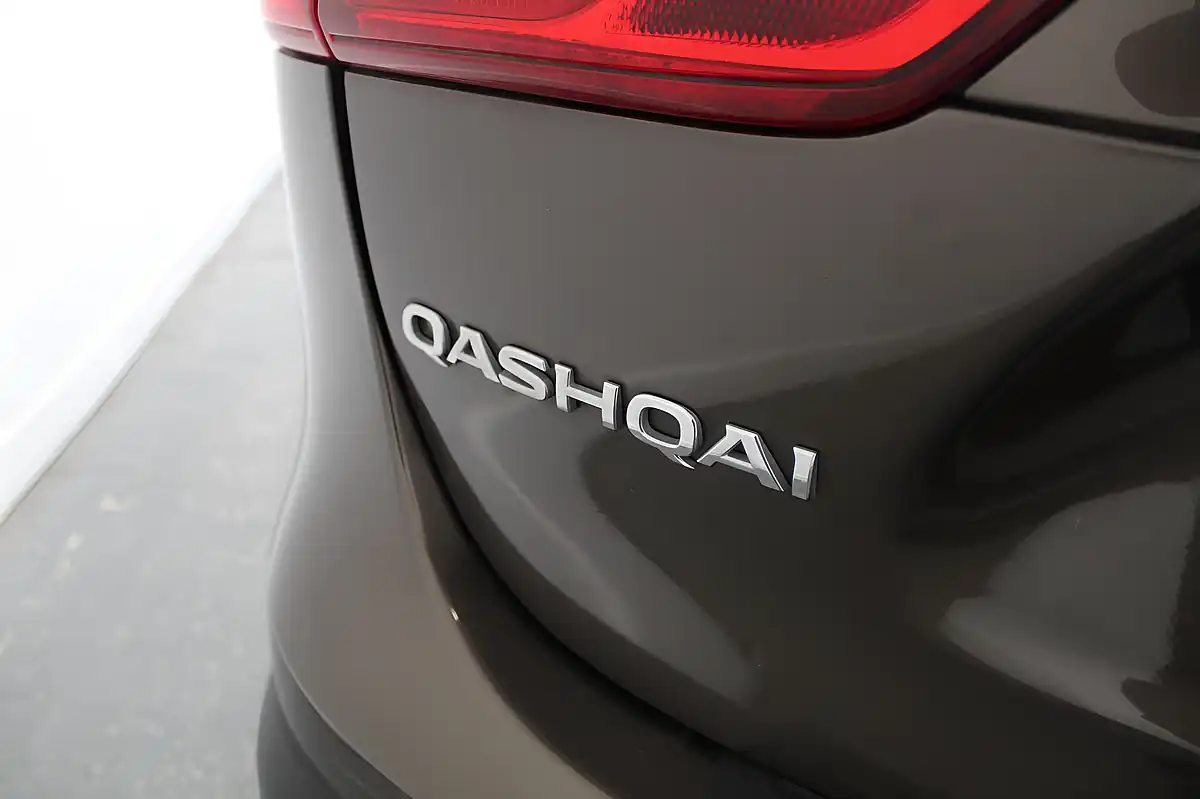 Used 2016 Nissan Qashqai N-Connecta Bronze - Interior and Exterior details 10