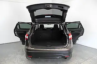 Used 2016 Nissan Qashqai N-Connecta Bronze - Interior and Exterior details 11