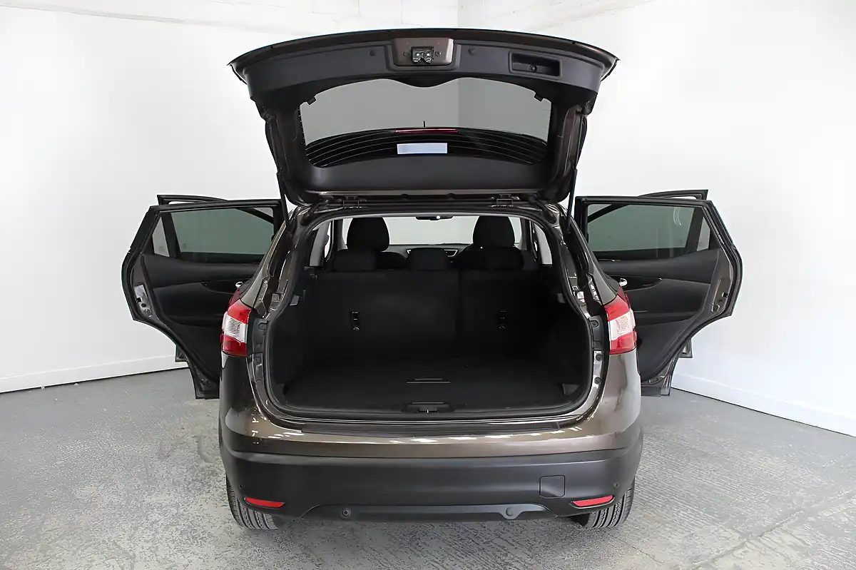Used 2016 Nissan Qashqai N-Connecta Bronze - Interior and Exterior details 11