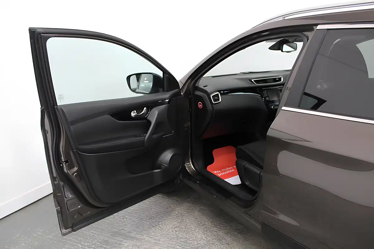 Used 2016 Nissan Qashqai N-Connecta Bronze - Interior and Exterior details 12