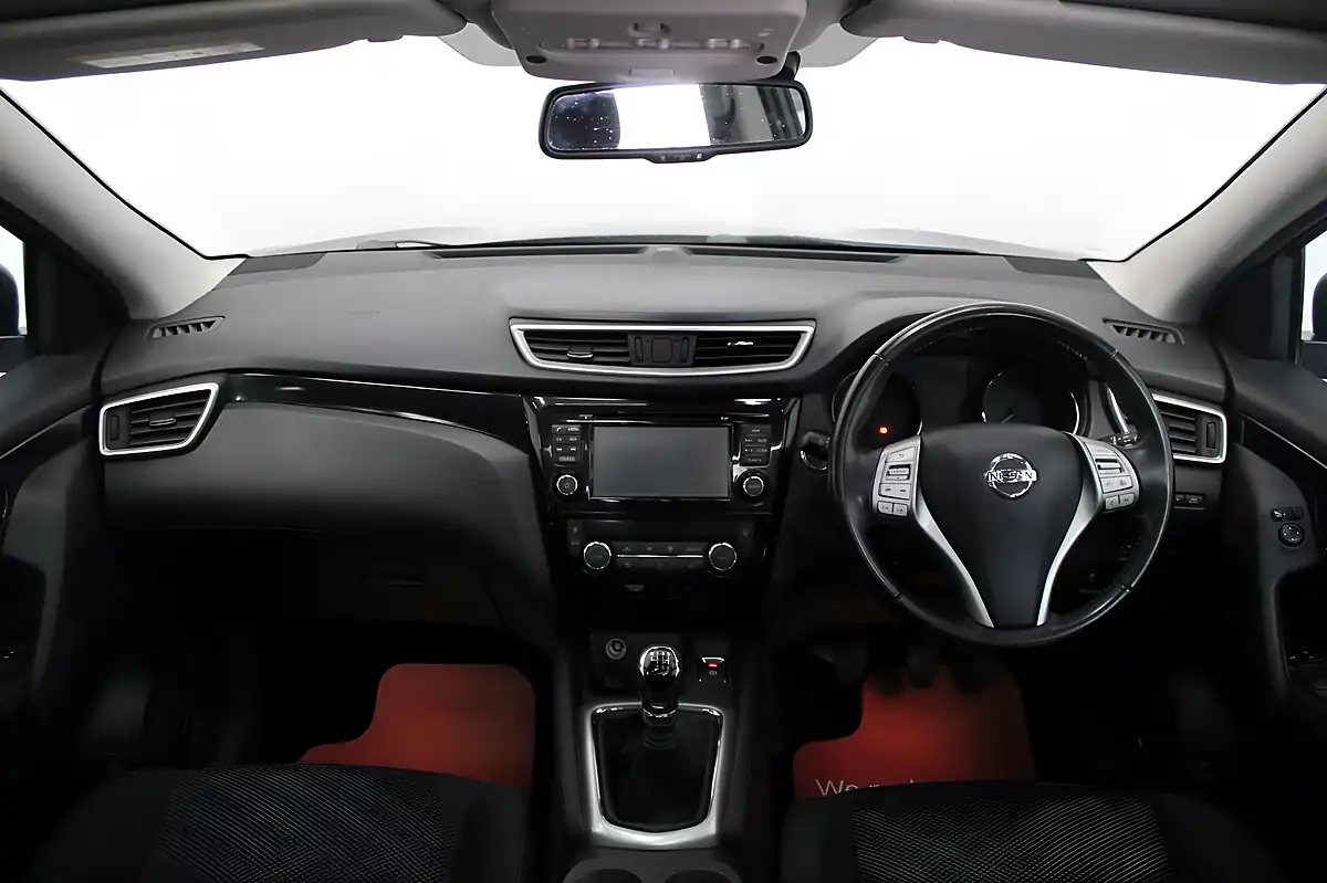Used 2016 Nissan Qashqai N-Connecta Bronze - Interior and Exterior details 13