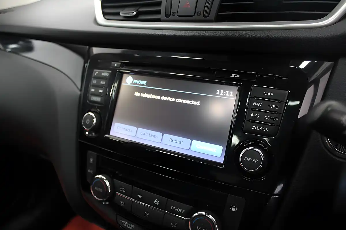 Used 2016 Nissan Qashqai N-Connecta Bronze - Interior and Exterior details 15