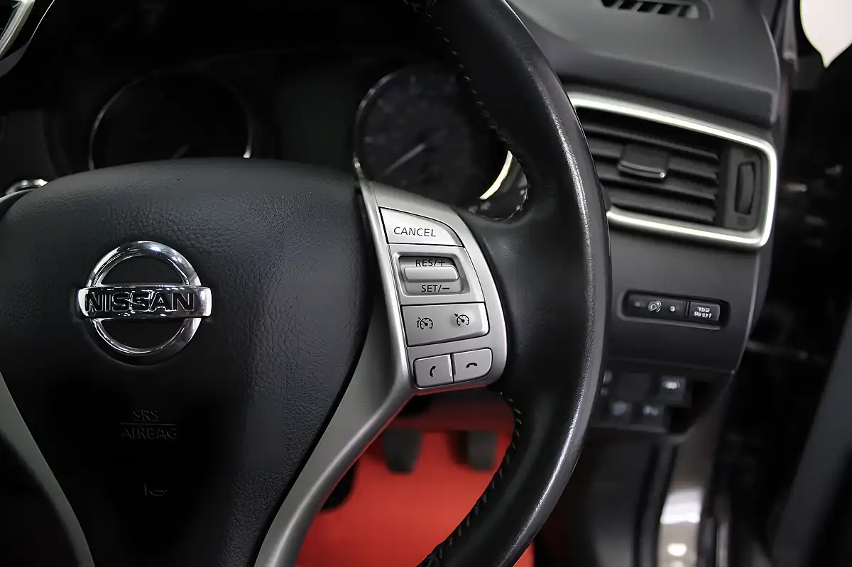 Used 2016 Nissan Qashqai N-Connecta Bronze - Interior and Exterior details 17