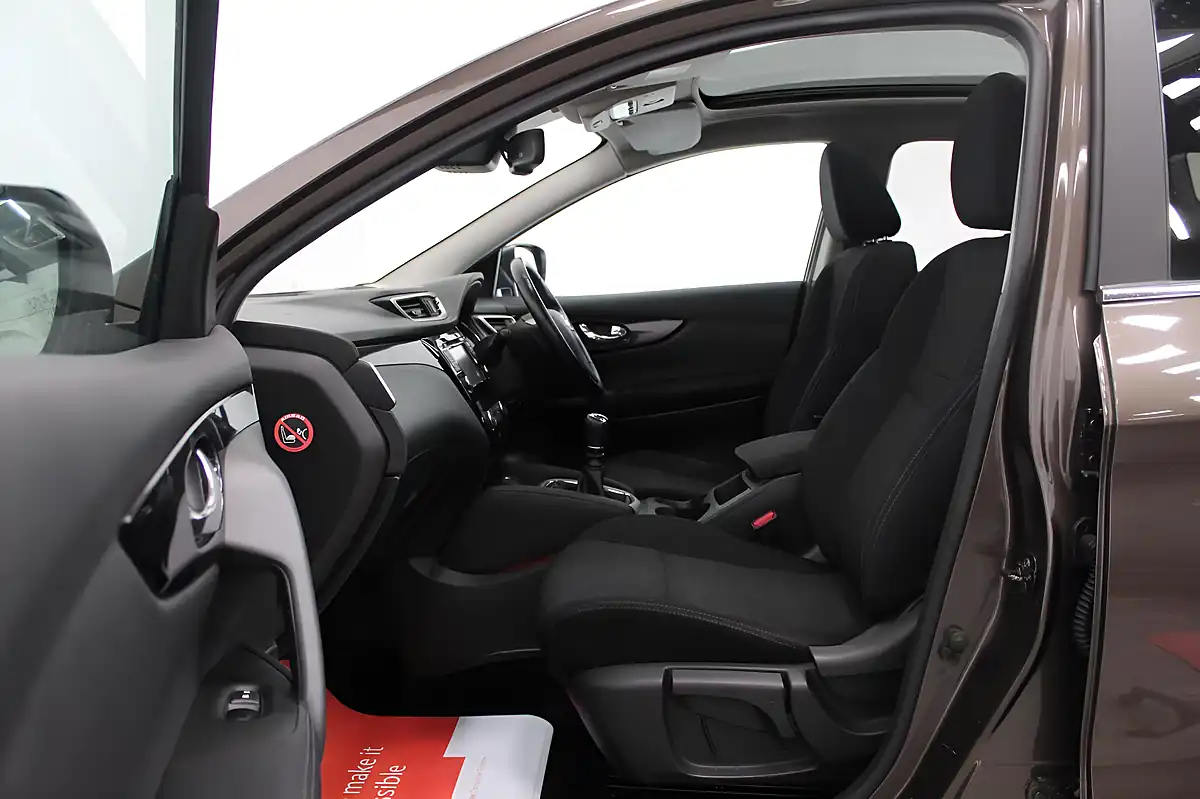 Used 2016 Nissan Qashqai N-Connecta Bronze - Interior and Exterior details 18