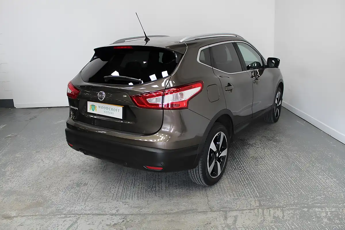 Used 2016 Nissan Qashqai N-Connecta Bronze - Interior and Exterior details 6