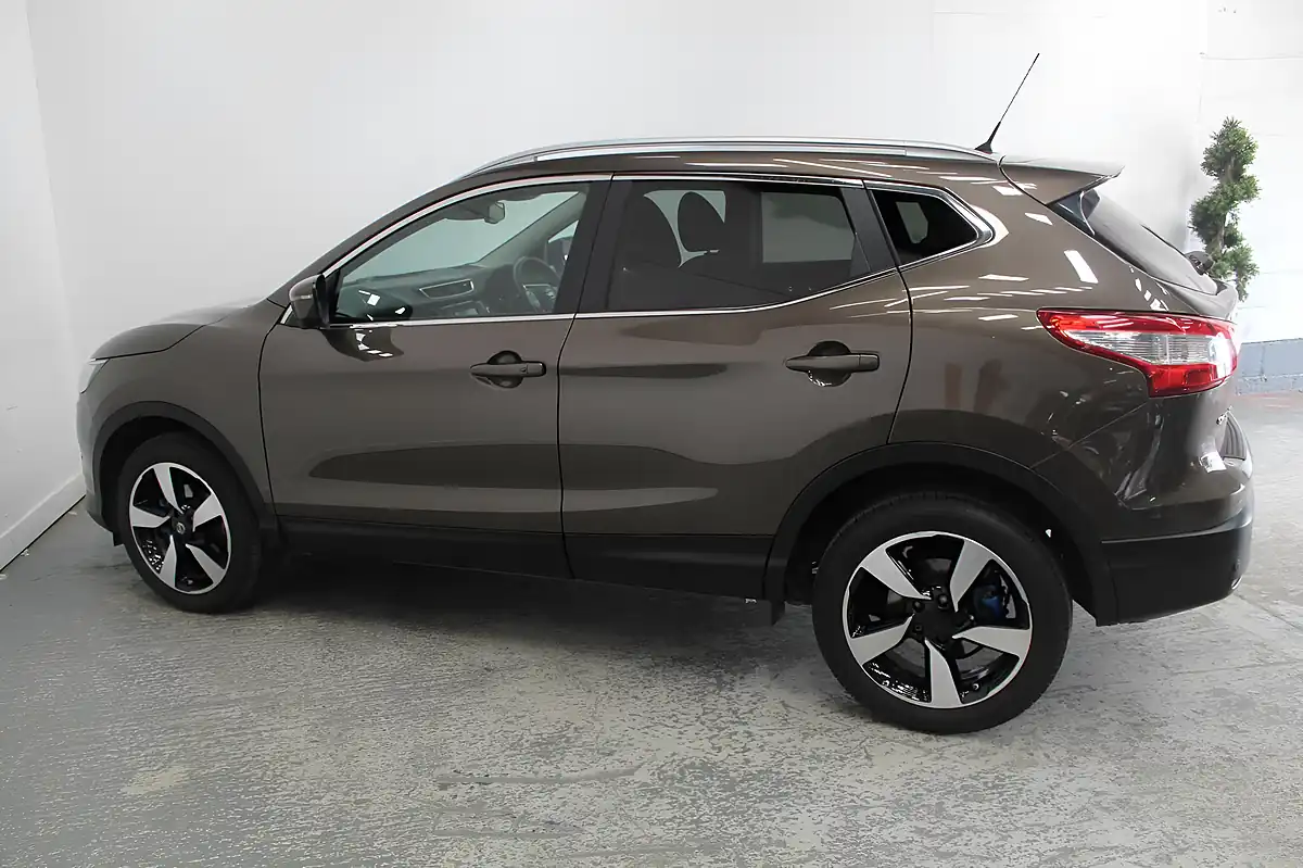 Used 2016 Nissan Qashqai N-Connecta Bronze - Interior and Exterior details 7