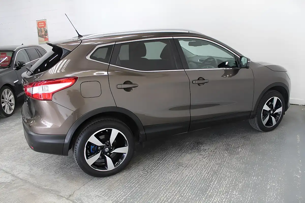 Used 2016 Nissan Qashqai N-Connecta Bronze - Interior and Exterior details 8