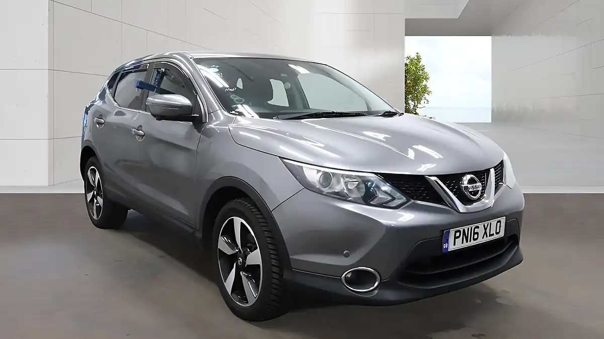 Used 2016 Nissan Qashqai N-Connecta Grey - Front View