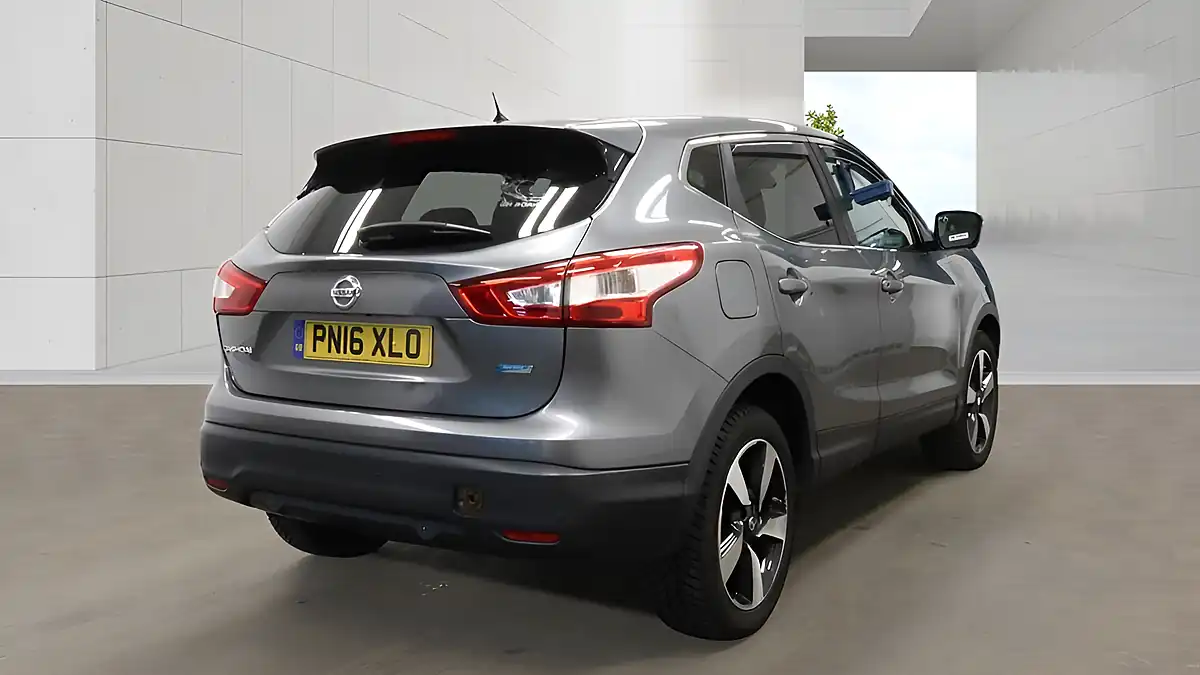 Used 2016 Nissan Qashqai N-Connecta Grey - Interior and Exterior details 4