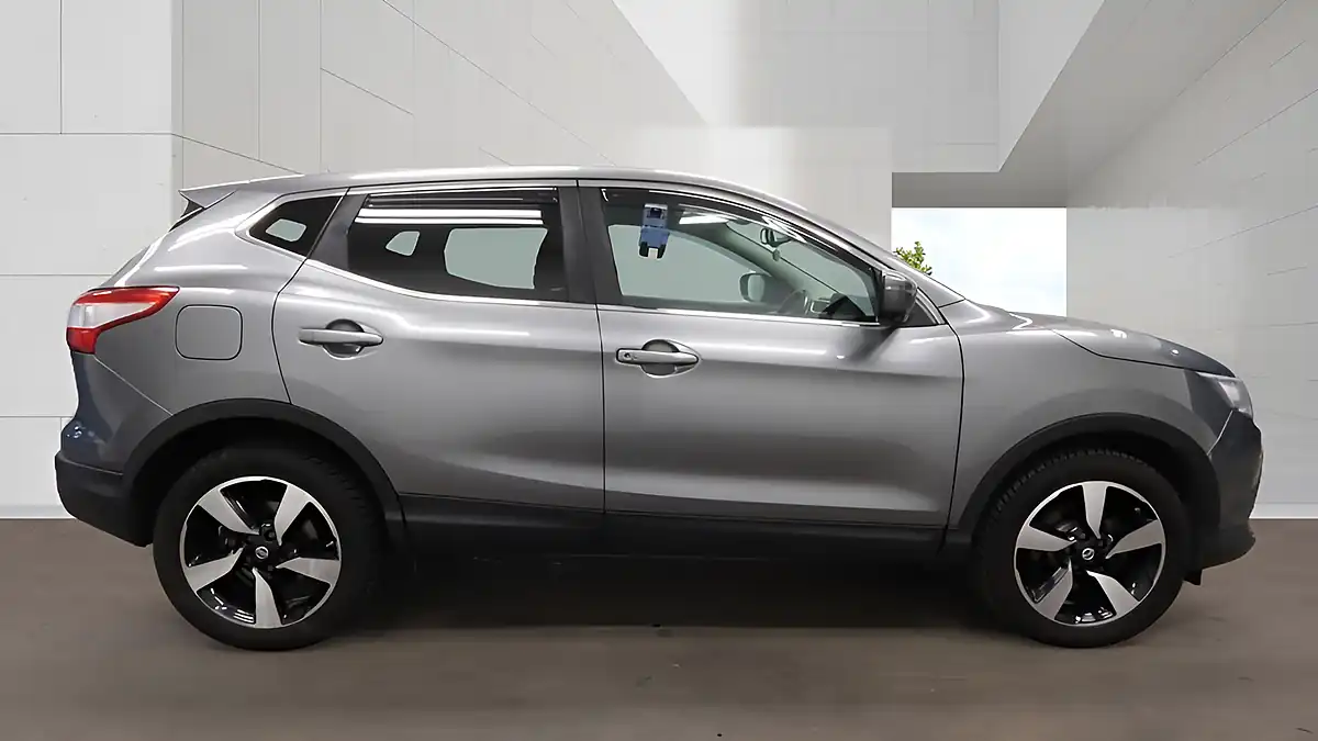 Used 2016 Nissan Qashqai N-Connecta Grey - Interior and Exterior details 5