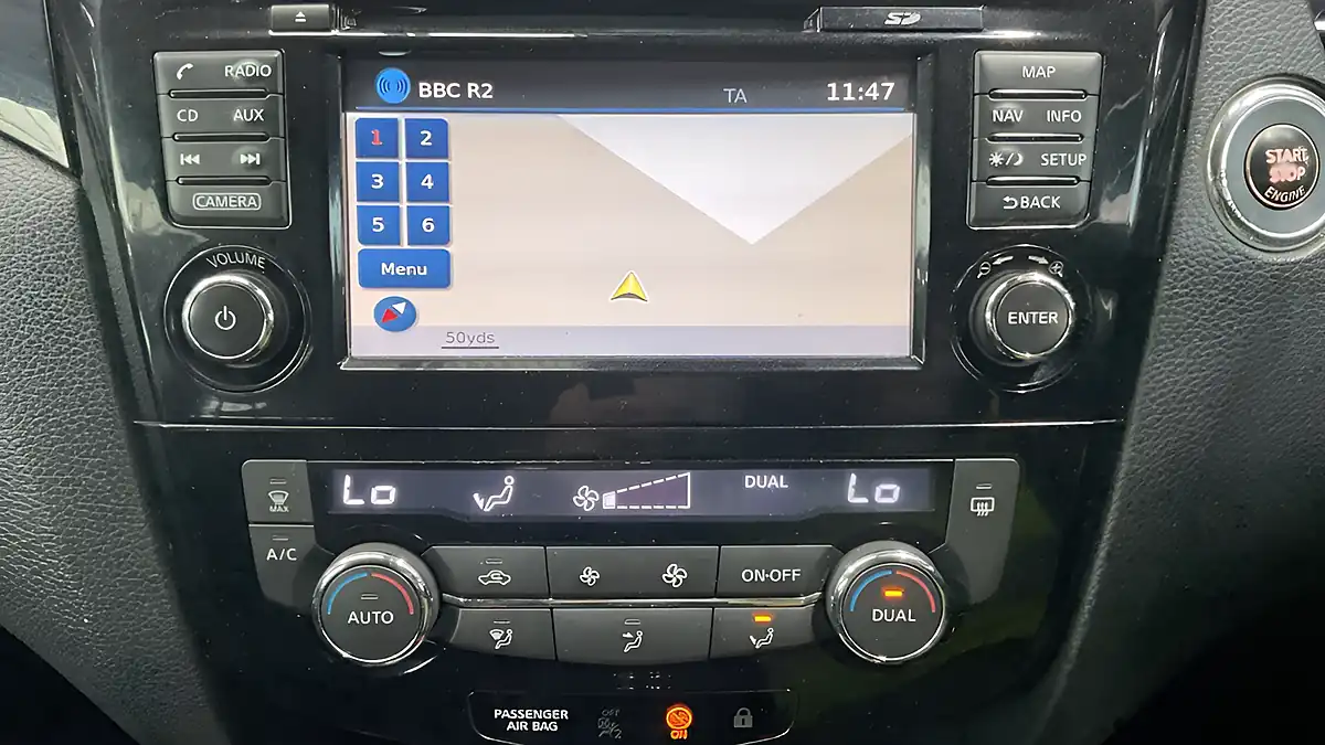 Used 2016 Nissan Qashqai N-Connecta Grey - Interior and Exterior details 9