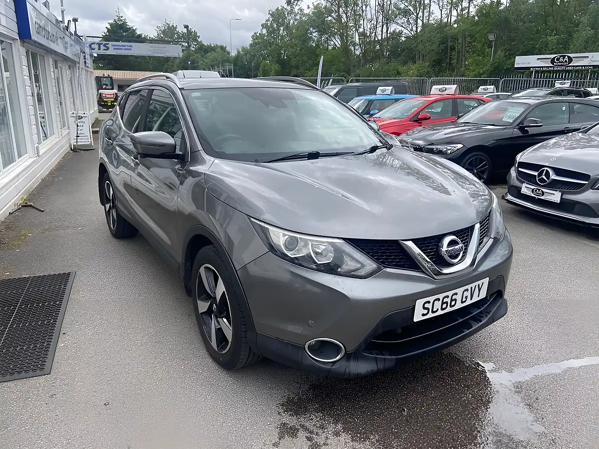 Used 2016 Nissan Qashqai N-Connecta Grey - Front View