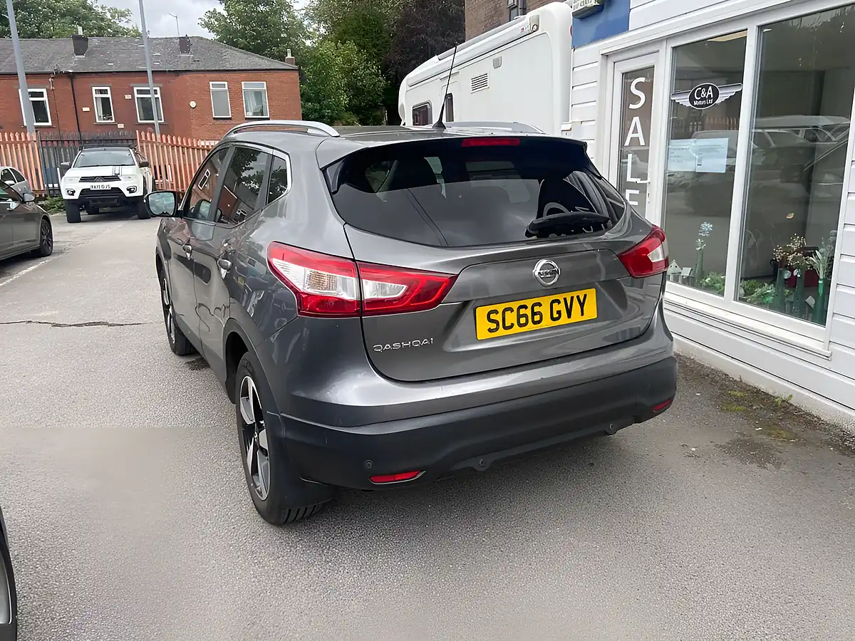 Used 2016 Nissan Qashqai N-Connecta Grey - Interior and Exterior details 4