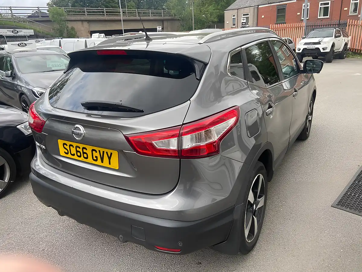 Used 2016 Nissan Qashqai N-Connecta Grey - Interior and Exterior details 6