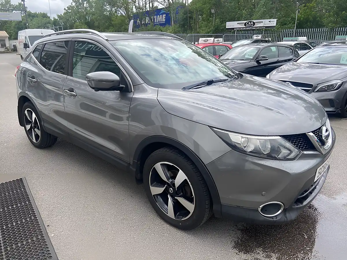 Used 2016 Nissan Qashqai N-Connecta Grey - Interior and Exterior details 7
