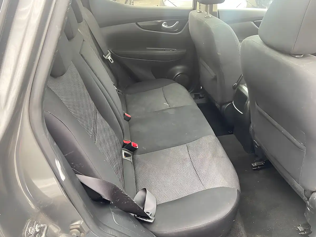 Used 2016 Nissan Qashqai N-Connecta Grey - Interior and Exterior details 9