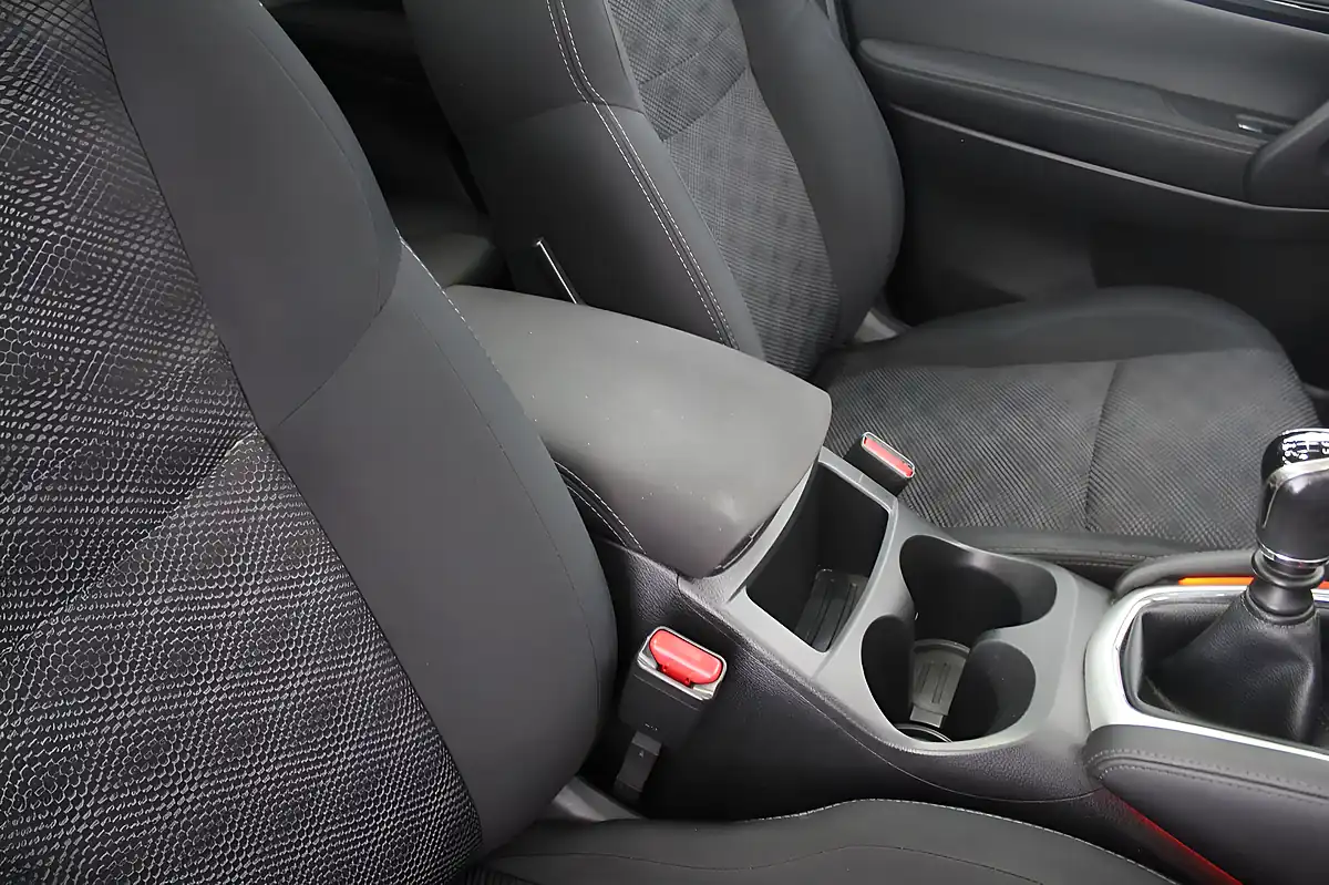 Used 2016 Nissan Qashqai N-Connecta Grey - Interior and Exterior details 16