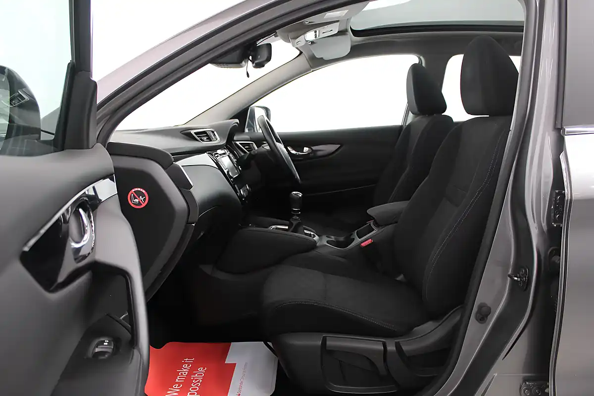 Used 2016 Nissan Qashqai N-Connecta Grey - Interior and Exterior details 18