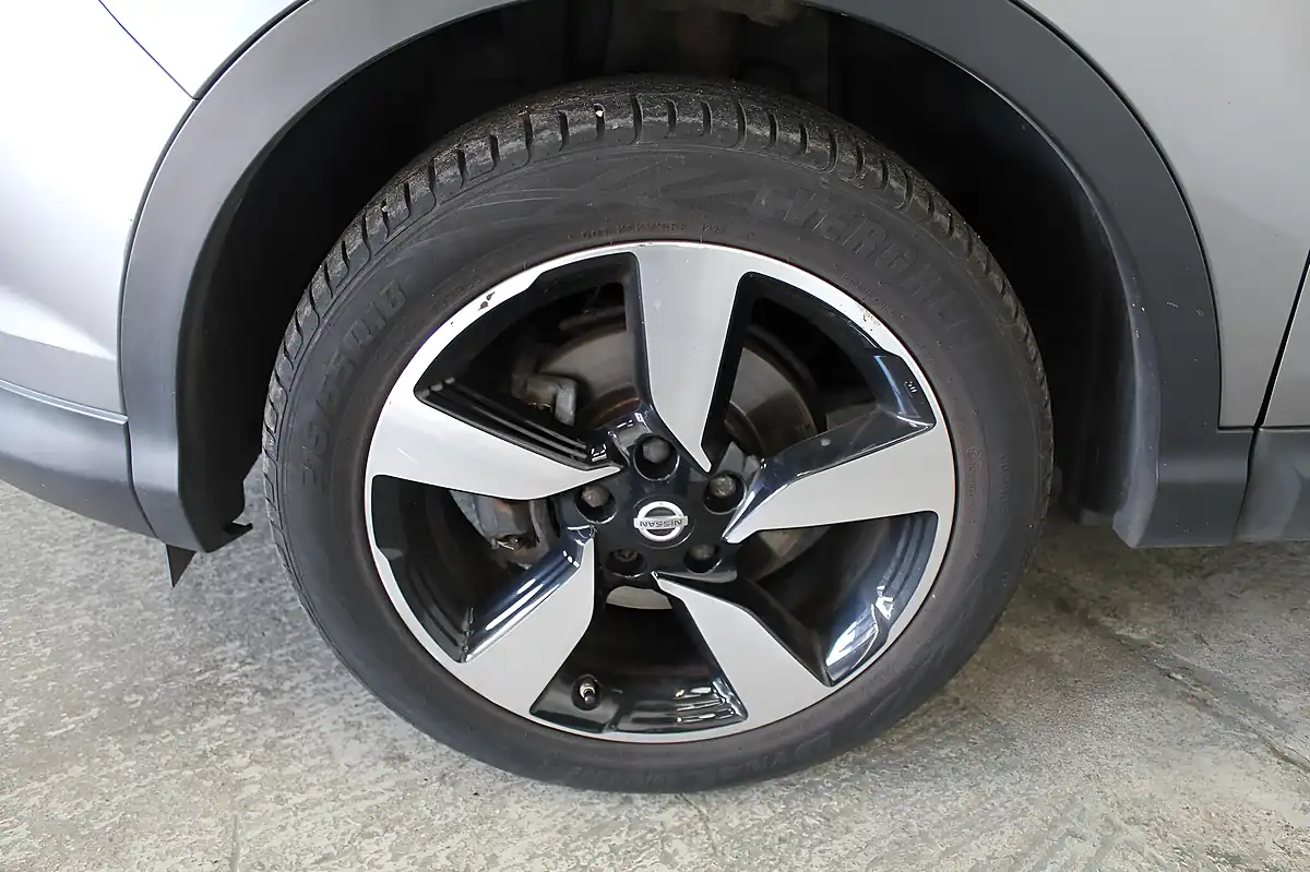 Used 2016 Nissan Qashqai N-Connecta Grey - Interior and Exterior details 19