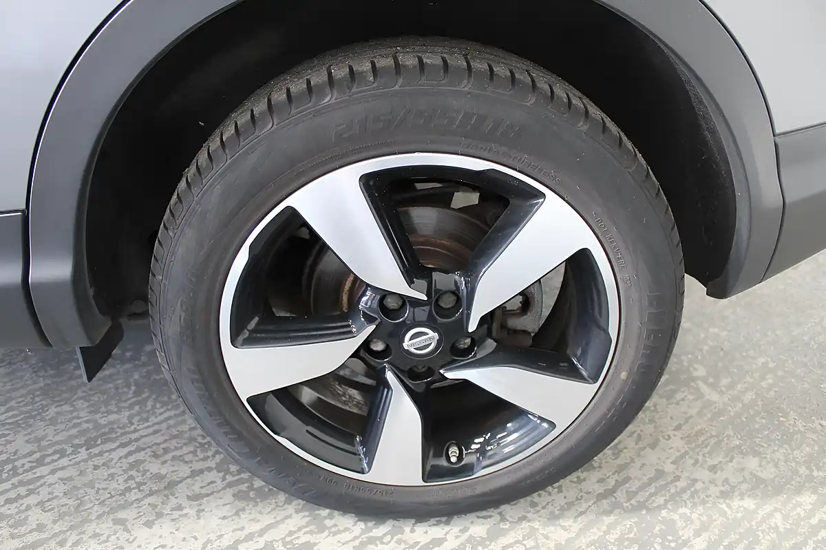 Used 2016 Nissan Qashqai N-Connecta Grey - Interior and Exterior details 20