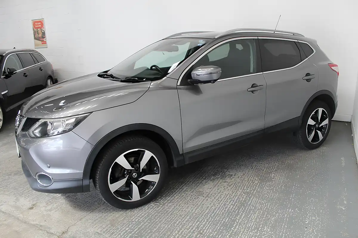 Used 2016 Nissan Qashqai N-Connecta Grey - Interior and Exterior details 4