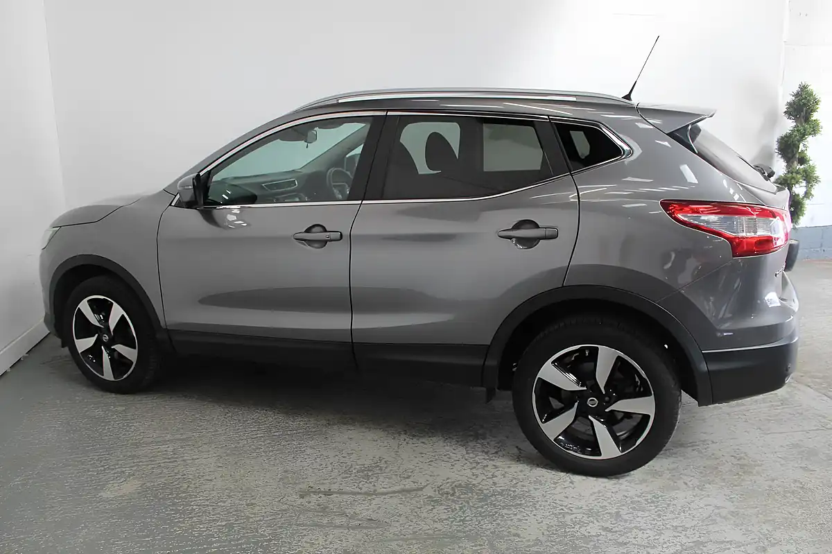 Used 2016 Nissan Qashqai N-Connecta Grey - Interior and Exterior details 7