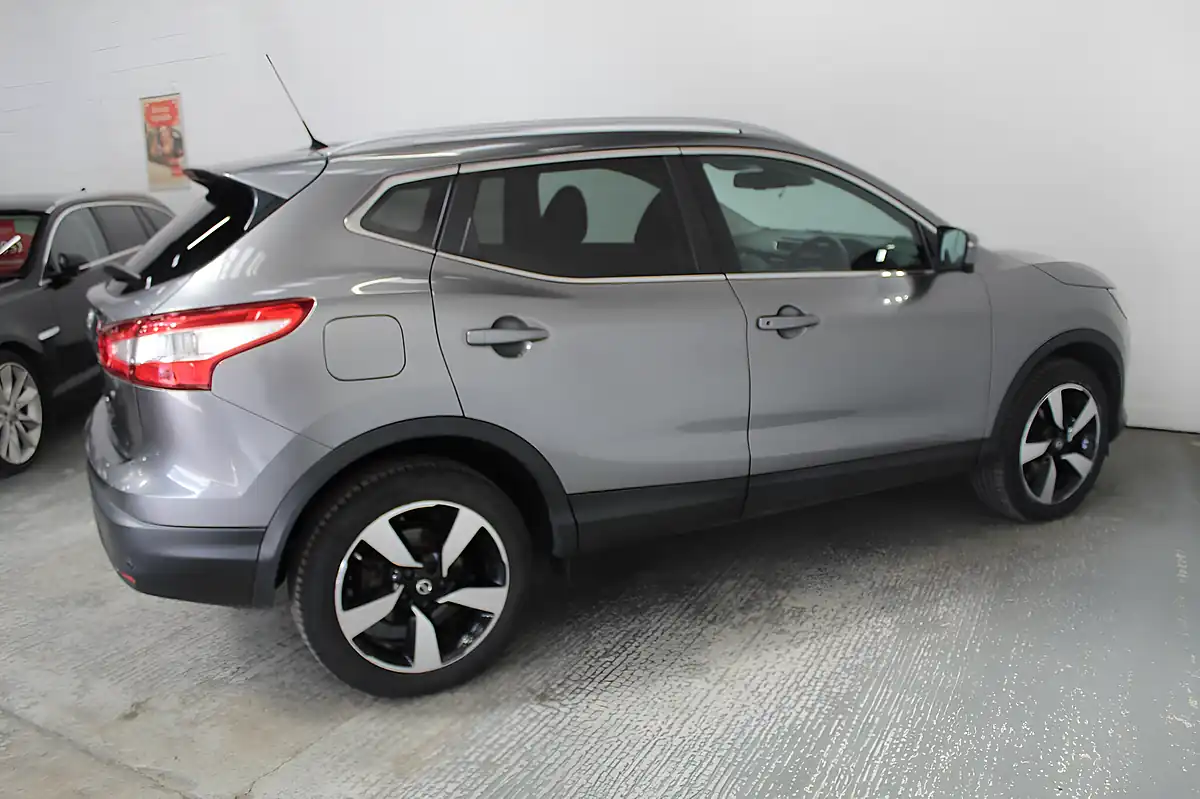 Used 2016 Nissan Qashqai N-Connecta Grey - Interior and Exterior details 8