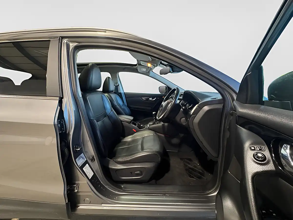 Used 2016 Nissan Qashqai N-Connecta Grey - Interior and Exterior details 11