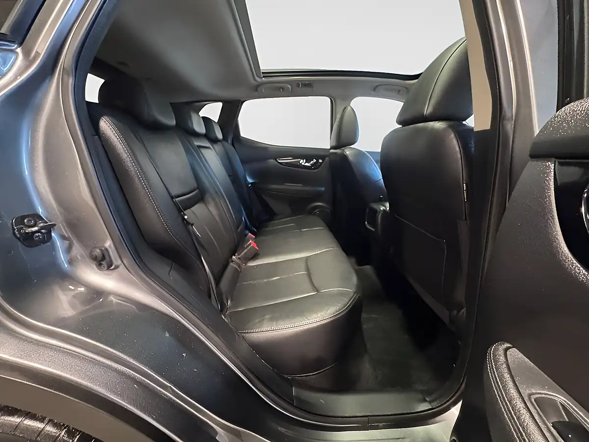 Used 2016 Nissan Qashqai N-Connecta Grey - Interior and Exterior details 14