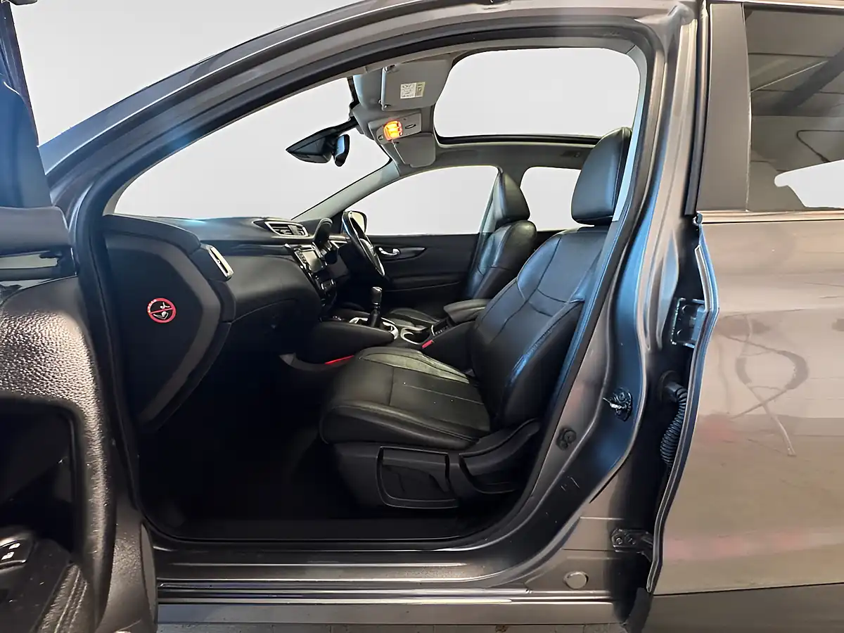 Used 2016 Nissan Qashqai N-Connecta Grey - Interior and Exterior details 16