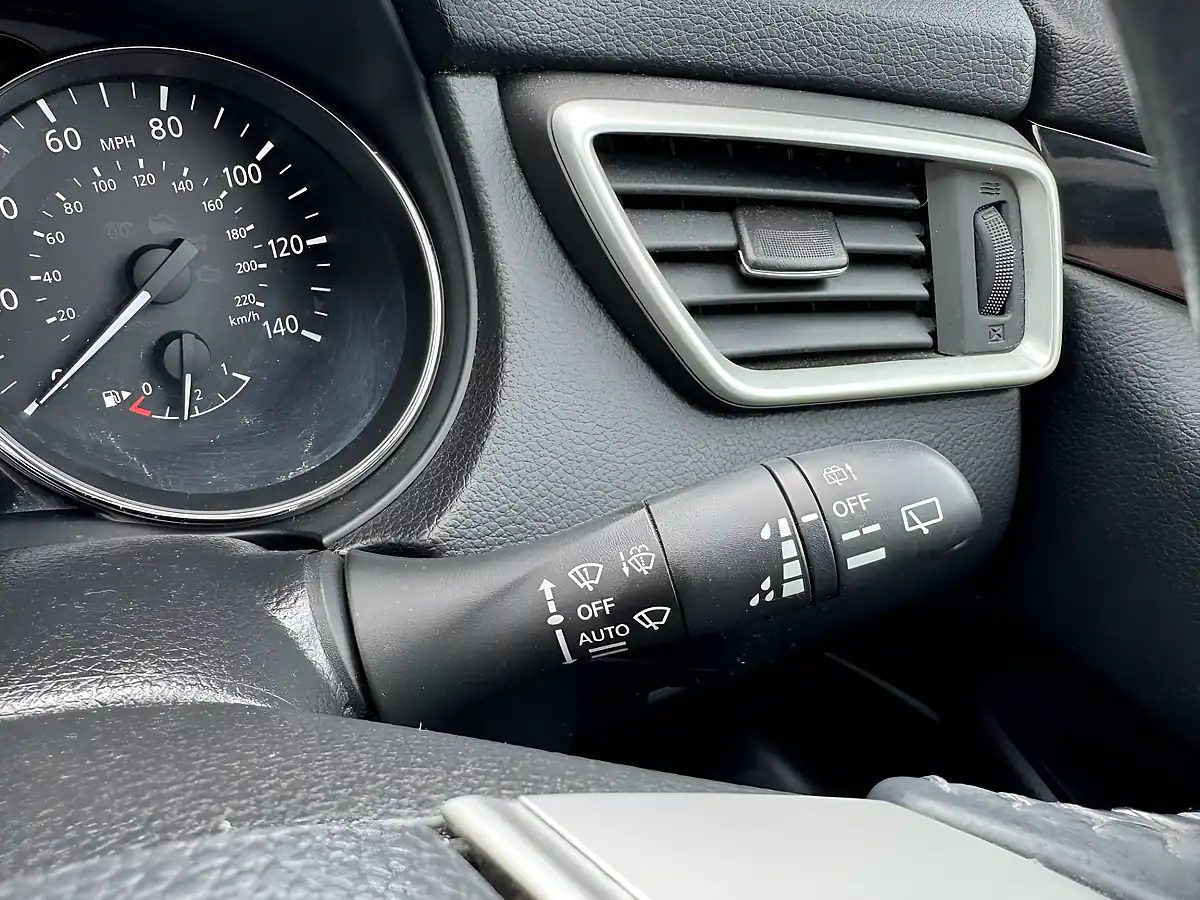 Used 2016 Nissan Qashqai N-Connecta Grey - Interior and Exterior details 12