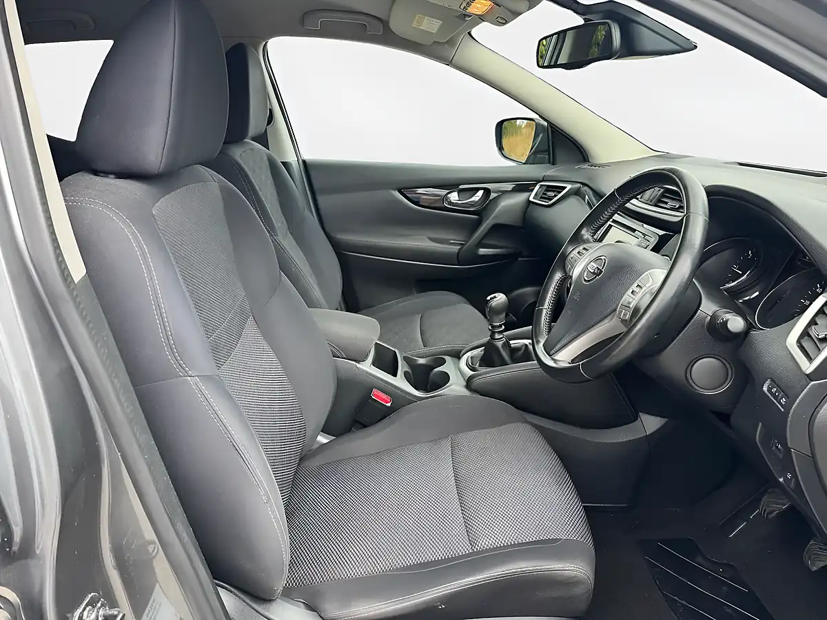 Used 2016 Nissan Qashqai N-Connecta Grey - Interior and Exterior details 19