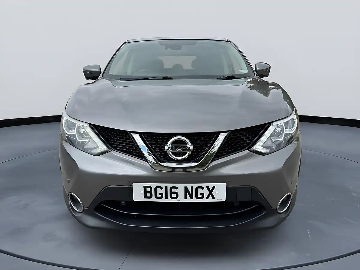 Used 2016 Nissan Qashqai N-Connecta Grey - Interior and Exterior details 4