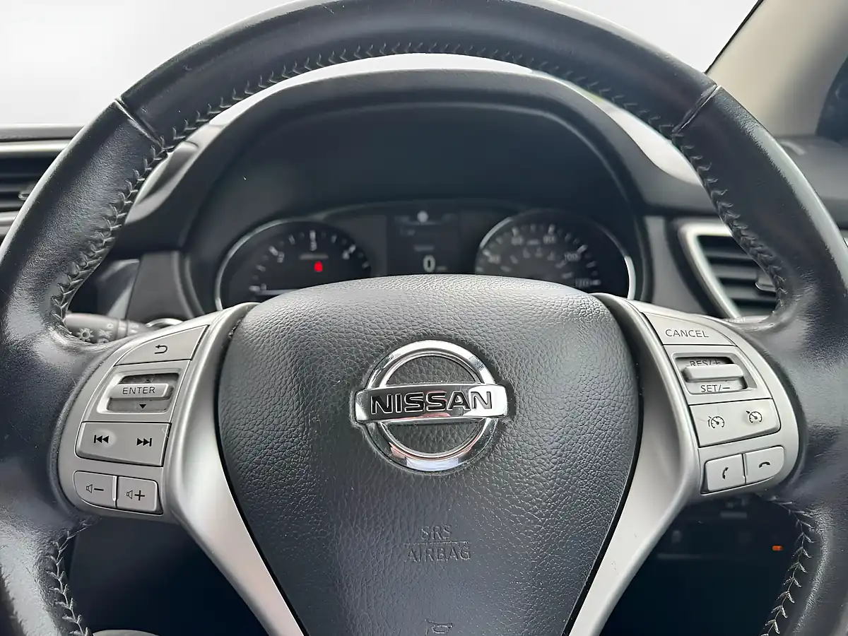 Used 2016 Nissan Qashqai N-Connecta Grey - Interior and Exterior details 7