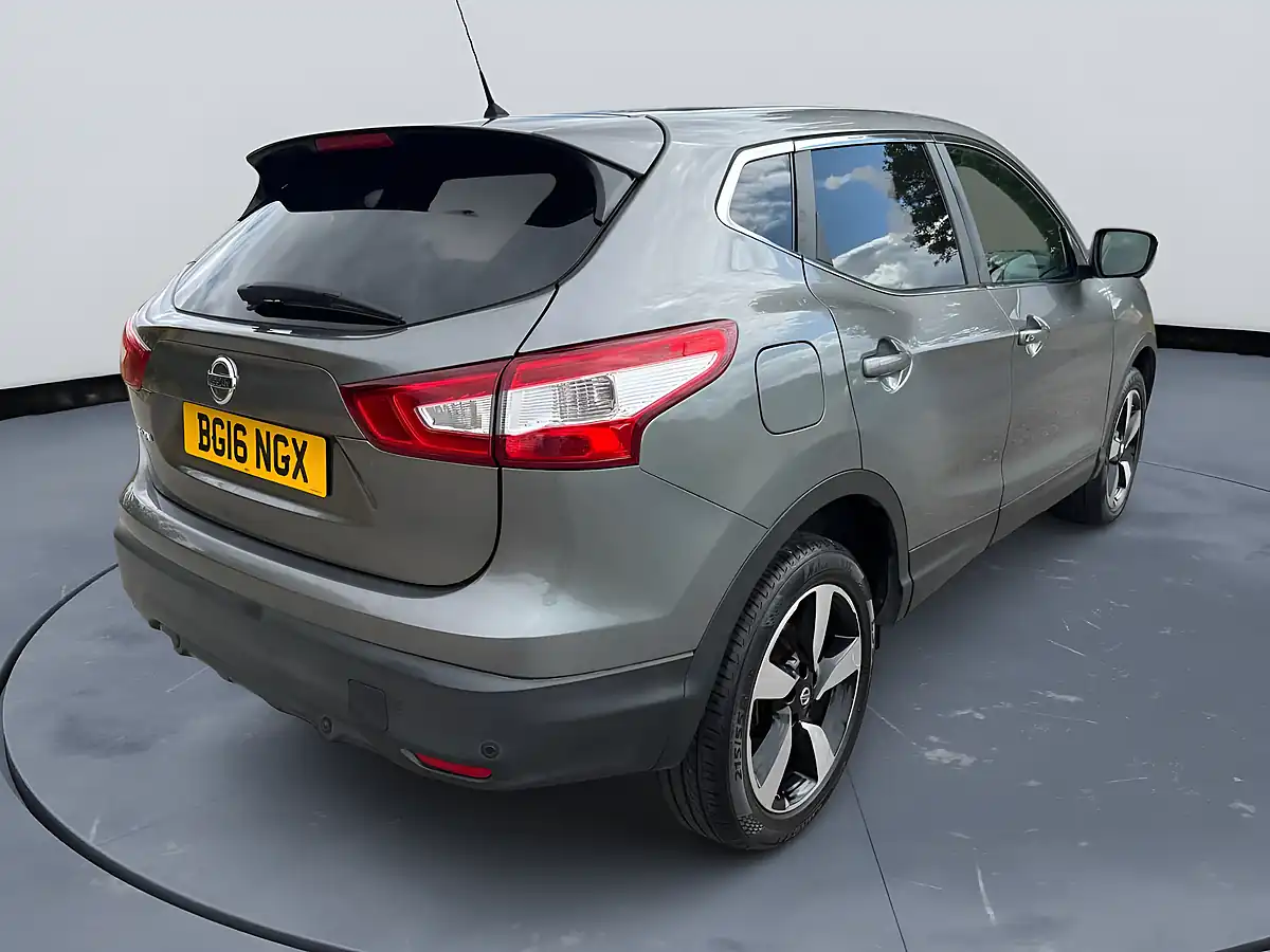 Used 2016 Nissan Qashqai N-Connecta Grey - Interior and Exterior details 8