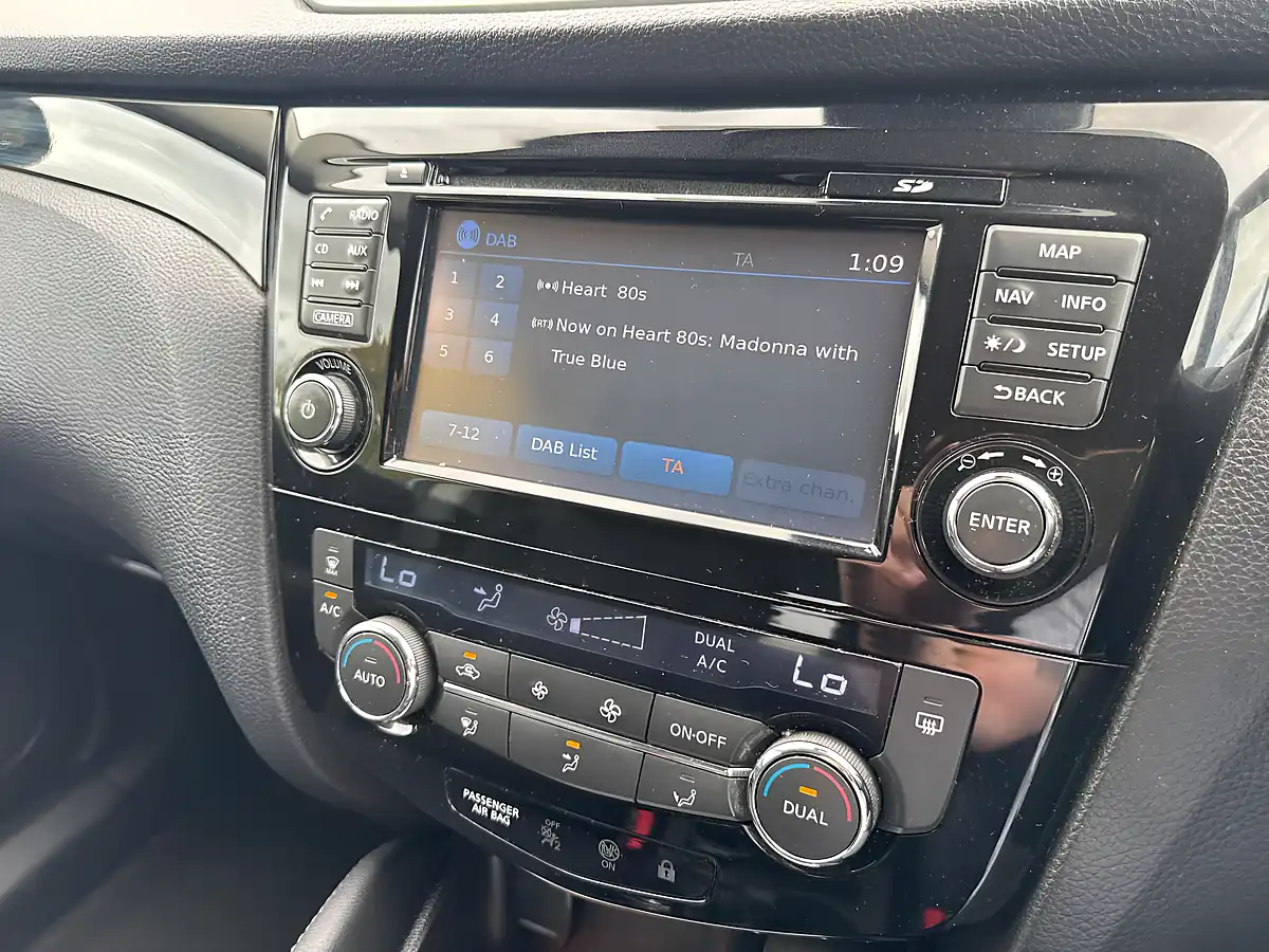 Used 2016 Nissan Qashqai N-Connecta Grey - Interior and Exterior details 9