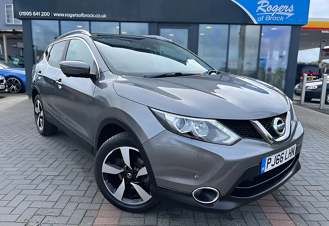 Used 2016 Nissan Qashqai N-Connecta Gun Metal Grey - Front View