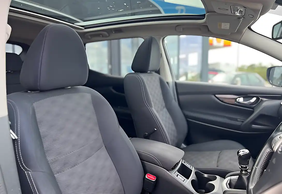 Used 2016 Nissan Qashqai N-Connecta Gun Metal Grey - Interior and Exterior details 11